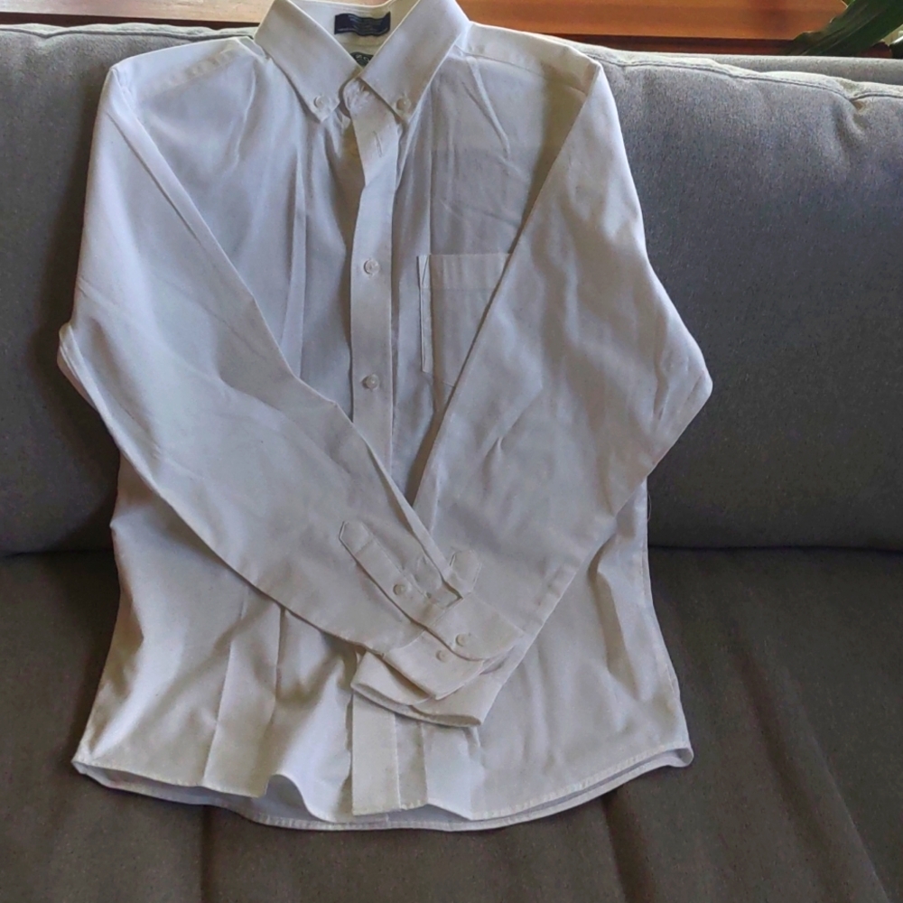 Izod boys button down white dress shirt. Size L, New without tags